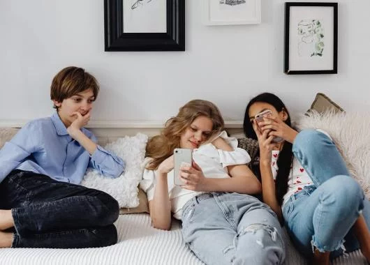 risques-ecrans-reseaux-sociaux-jeunes-tiktok.jpg